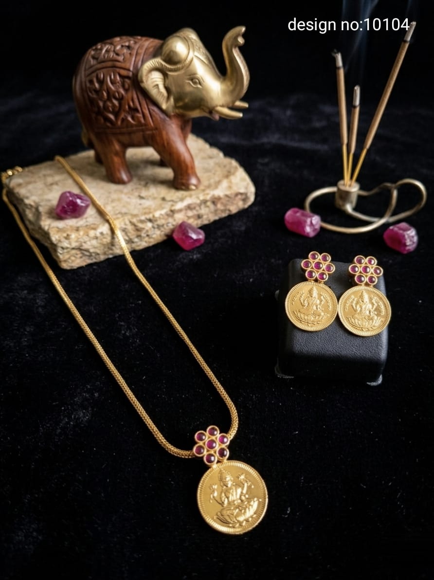 Chain With Pendant And Earrings