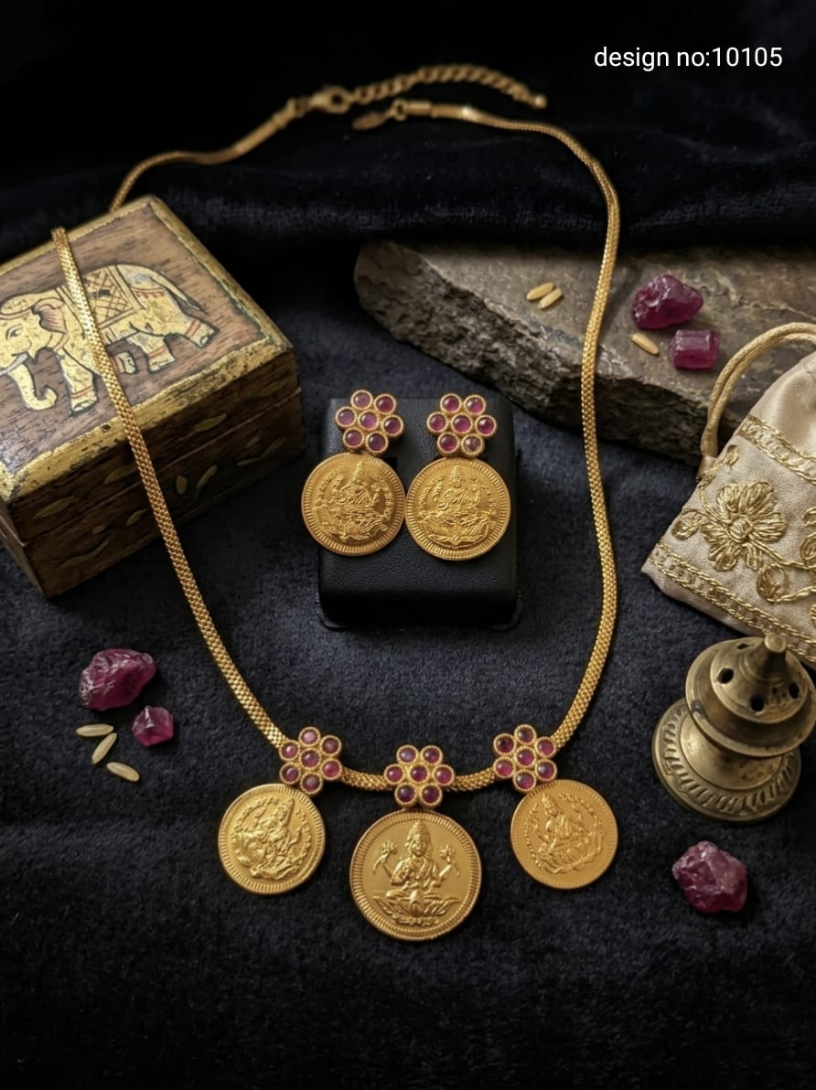 Chain With Pendant and Earrings